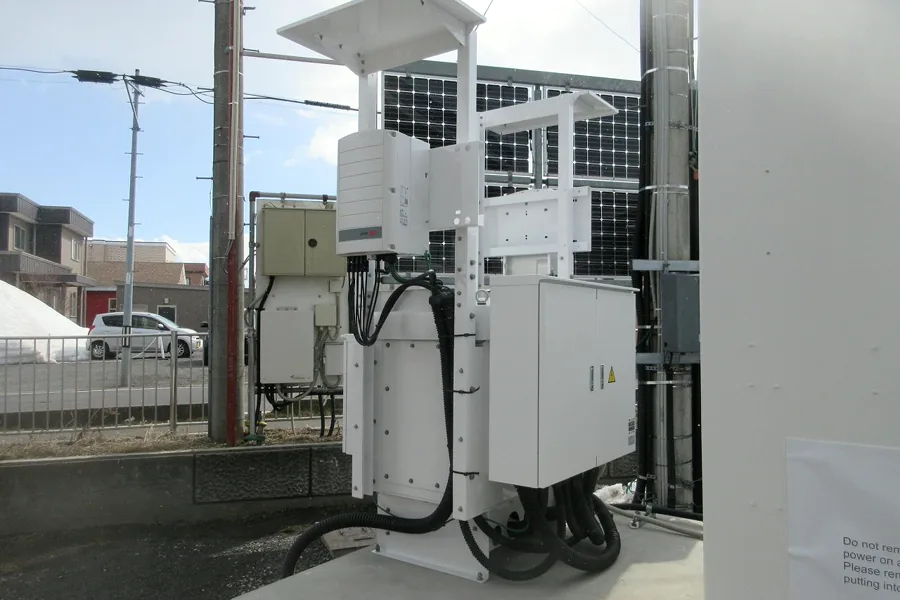 太陽光パネルと屋外電源設備