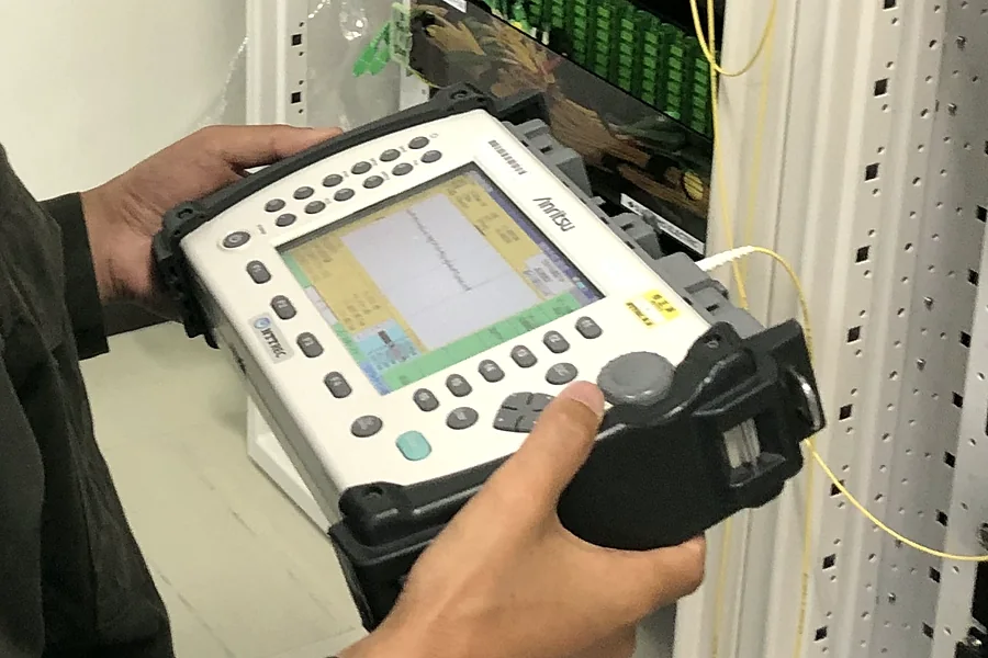 OTDRによる光ファイバーの測定試験